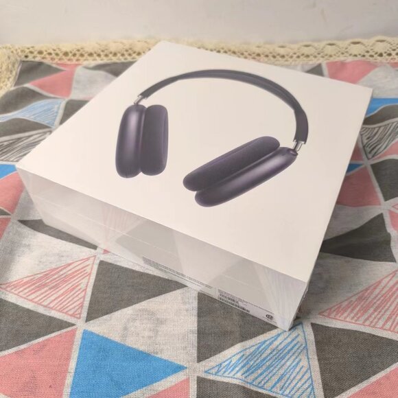 Apple AirPod Pro Max - Black with charger (original box) - Picture 3 of 4